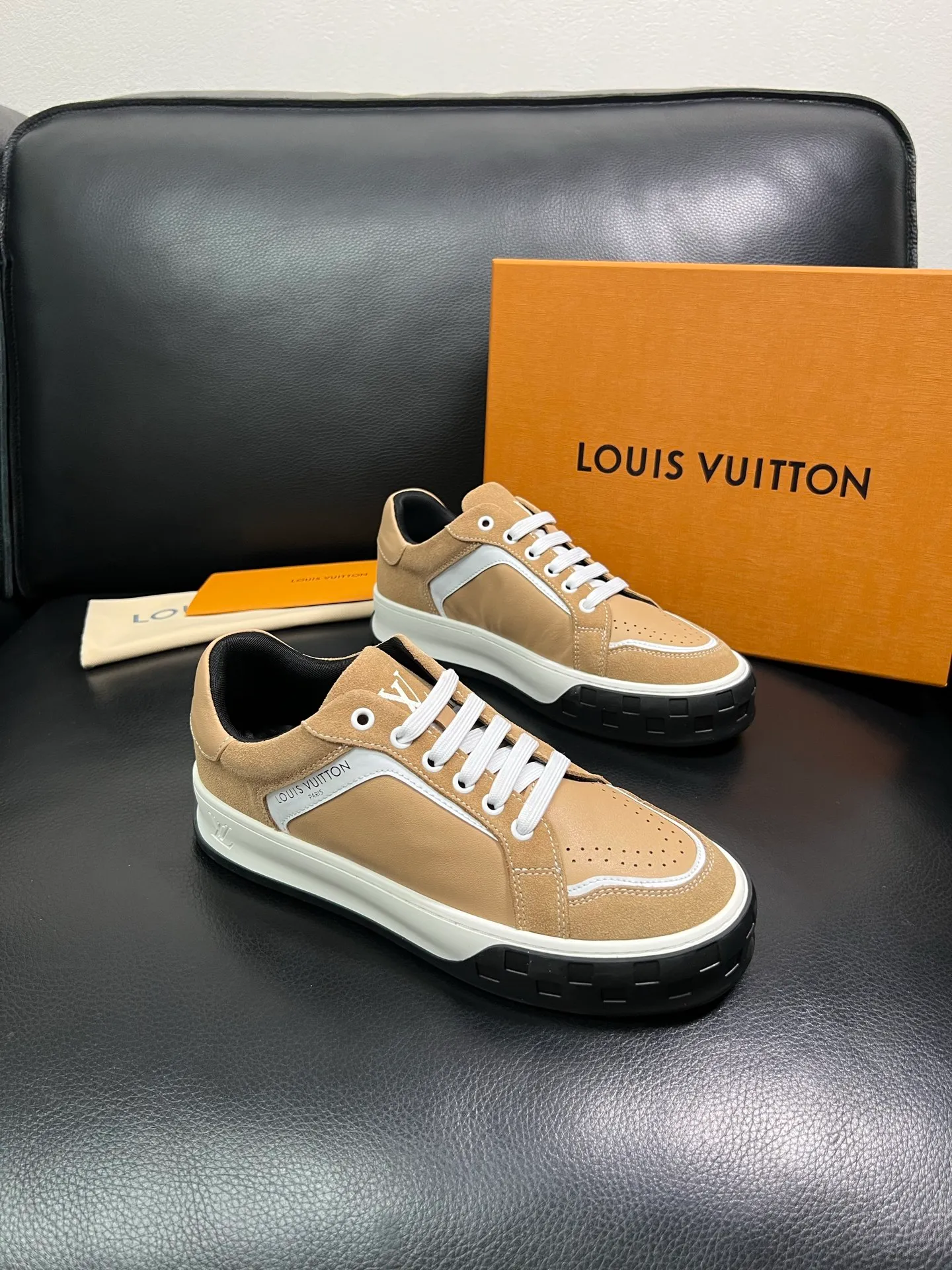 Men's shoes 💰740 Lv top purchase Louis Vuitton, counter synchronization, uppers imported from Italy cowhide, imported mesh padding soft and comfortable, soles: original soles specially provided by the original factory, T men's shoes 💰U exclusive movable molded soles super comfortable, original factory and single goods, high quality, welcome to compare, code number 39-44 (customized 38-45) 85858